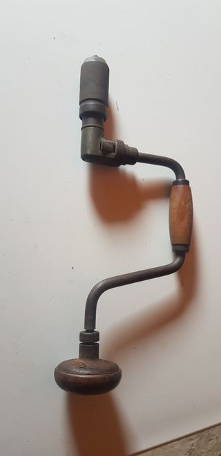 Taladro manual antiguo