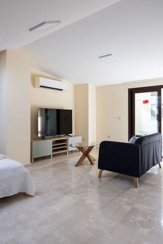 Piso en venta en La Goleta - San Felipe Neri en Málaga