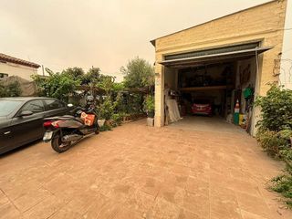 Chalet en venta en Joc de la Bola - Camps d'Esports - Ciutat Jardí - Montcada en Lleida