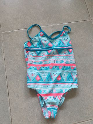 Bañador niña talla 7. Vendo por quedar pequeño.