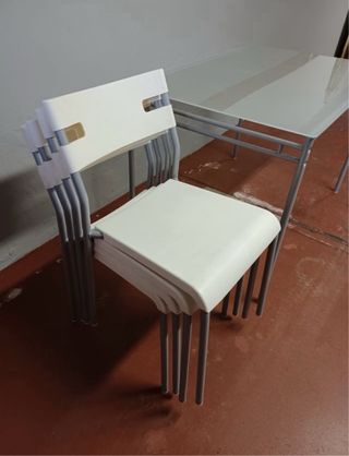Mesa y 4 sillas, modelo Laver - Gris y Blanco
