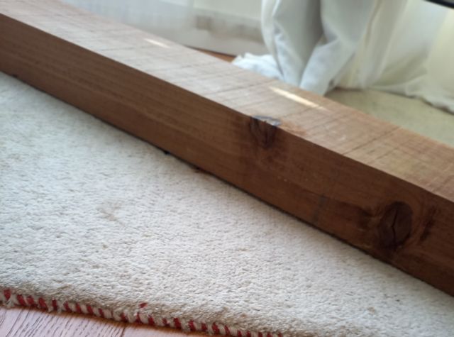 Madera traviesa marrón