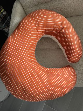 Cojín lactancia - puntos naranja