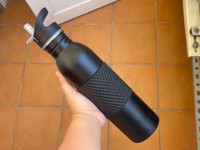 Botella metalica negra