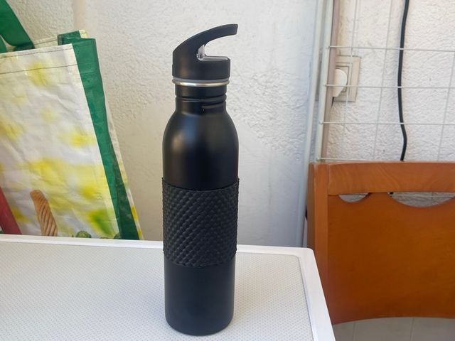 Botella metalica negra