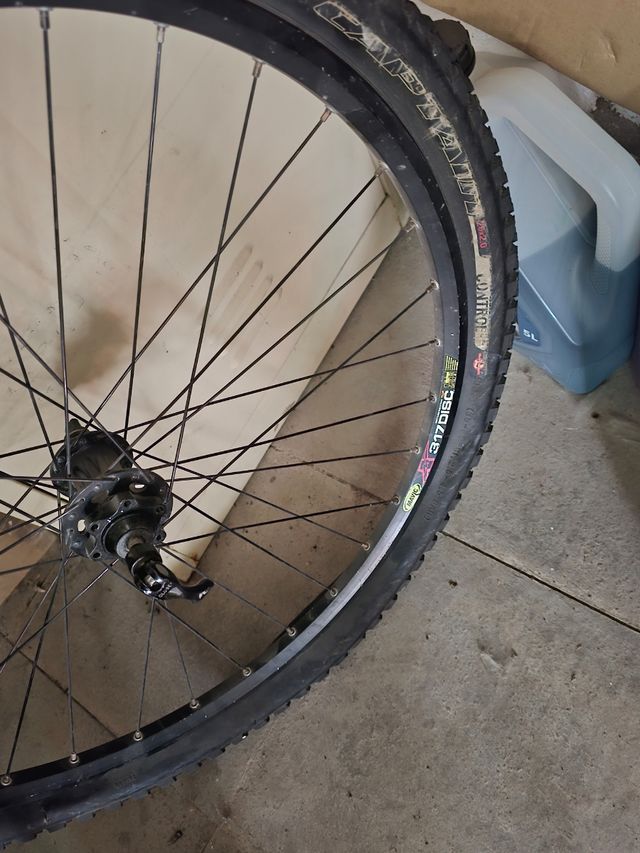 Rueda y llanta mavic 26