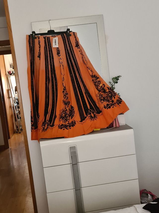 Falda de Pinky naranja y negra única 7.euros