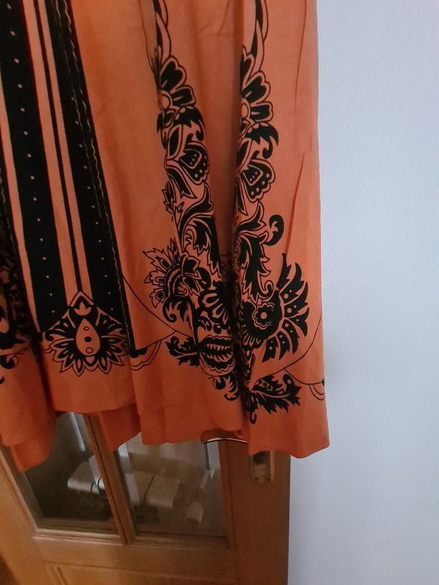 Falda de Pinky naranja y negra única 7.euros