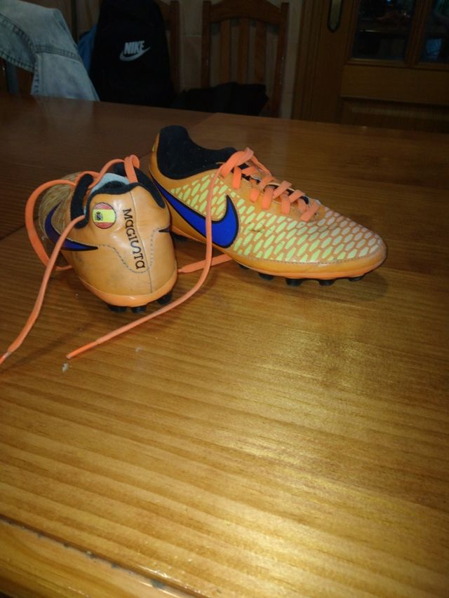 Botas fútbol Nike Magista niño