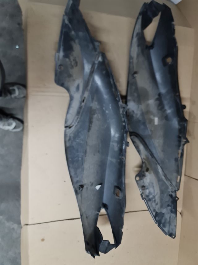 Carenados laterales Piaggio Fly/Derbi Boulevard