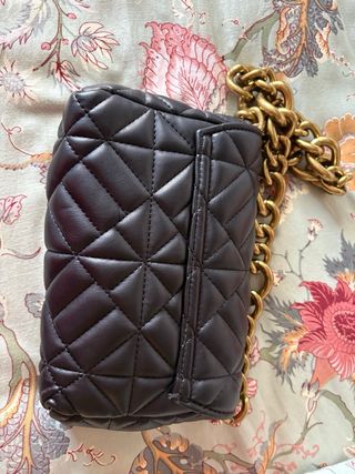 Bolso Zara negro acolchado