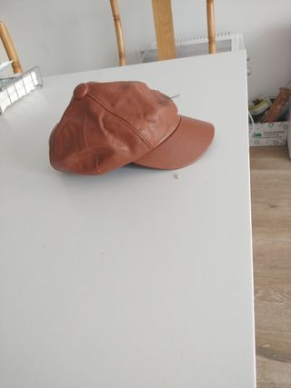 Gorra marrón piel