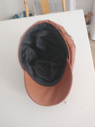 Gorra marrón piel