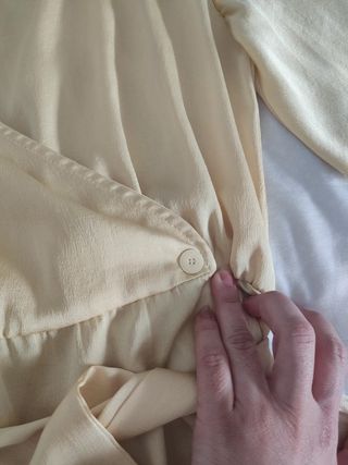 Blusa camisa Mango amarillo claro satinado lazo