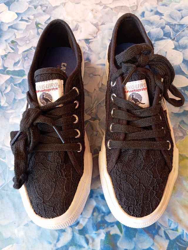 Scarpe Canguro nere in pizzo