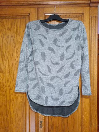 Jersey gris estampado plumas