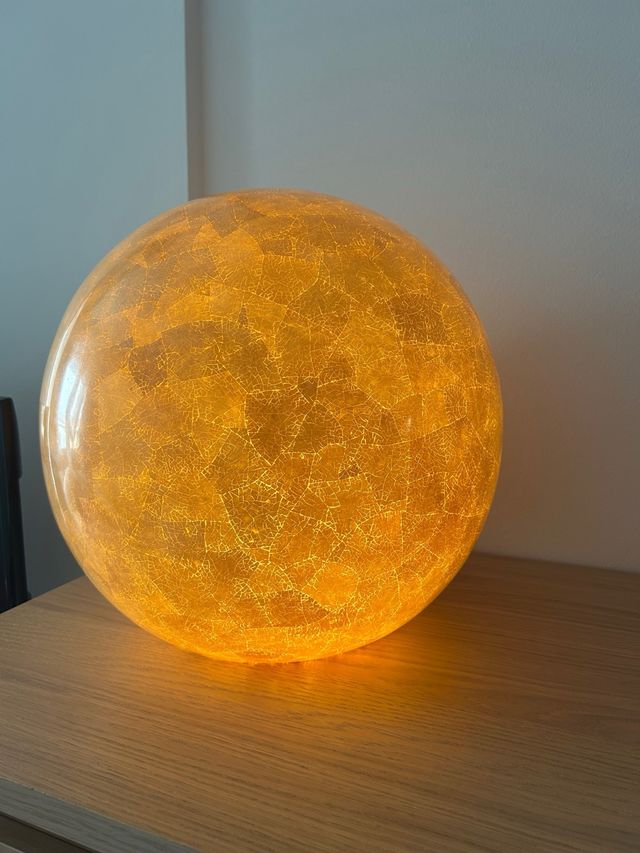 Lámpara esférica de diseño.