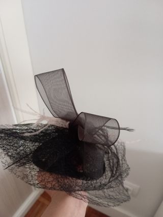 Tocado negro y rosa
