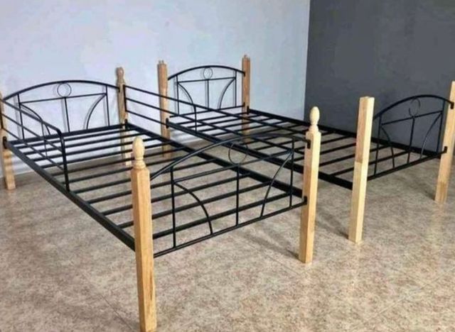 Litera metal y madera negra