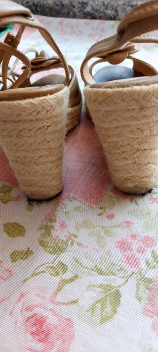 Cuñas Blanco color beige