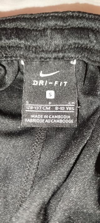 Shorts Nike Dri-FIT negros y rojos