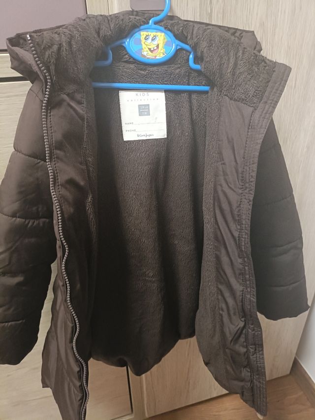 Abrigo marrón niña largo 60 ancho 40 manga 45