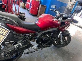 Yamaha Fazer 600 roja