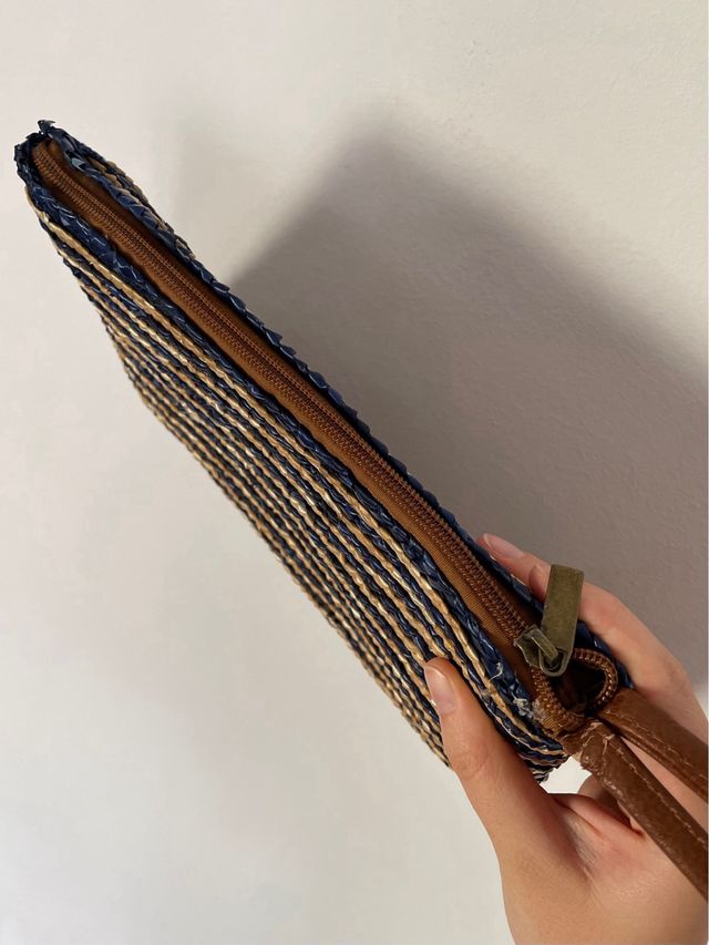 Bolso de mano de rafia 