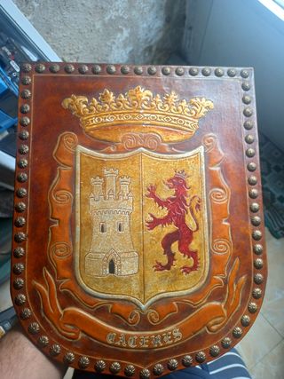 Escudos heráldicos de Soria y Cáceres