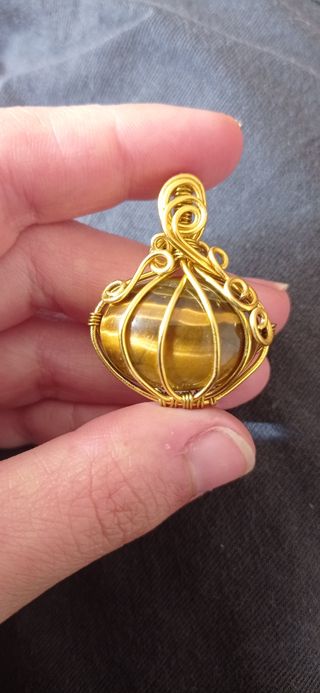 Colgante mineral natural Ojo de Tigre artesanal