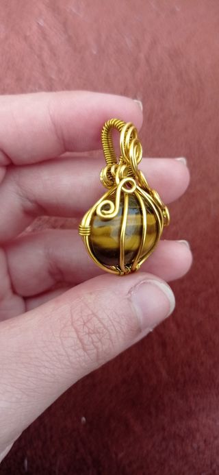 Colgante mineral natural Ojo de Tigre artesanal