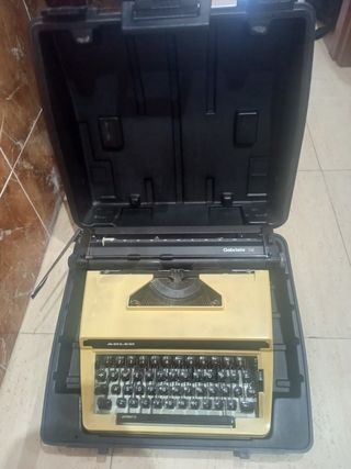 Máquina escribir Olivetti Lettera 12