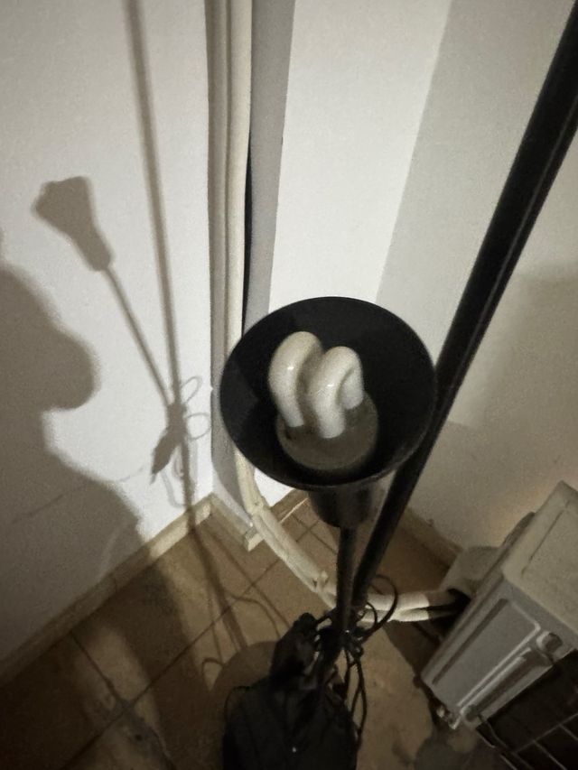 Lampara de pie negra metalica