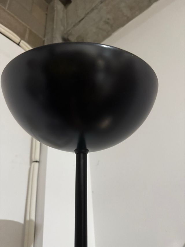 Lampara de pie negra metalica