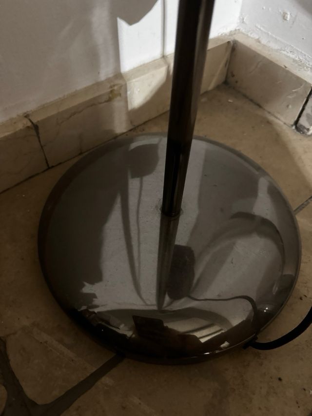 Lampara pie metalica plata