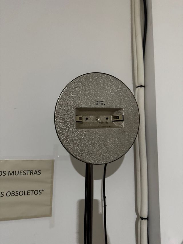 Lampara pie metalica plata