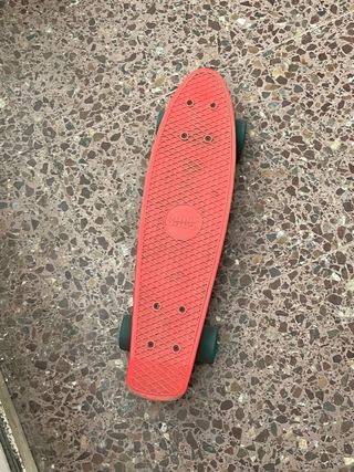 Monopatín rojo 