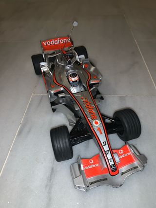 Coche F1 McLaren Mercedes MP4-22