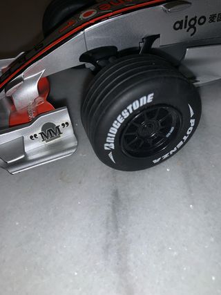 Coche F1 McLaren Mercedes MP4-22