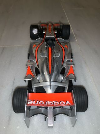 Coche F1 McLaren Mercedes MP4-22
