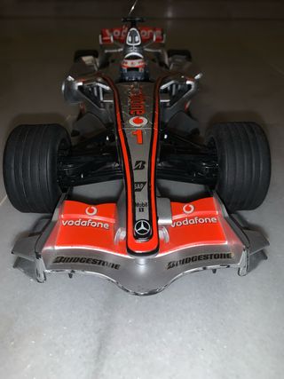 Coche F1 McLaren Mercedes MP4-22