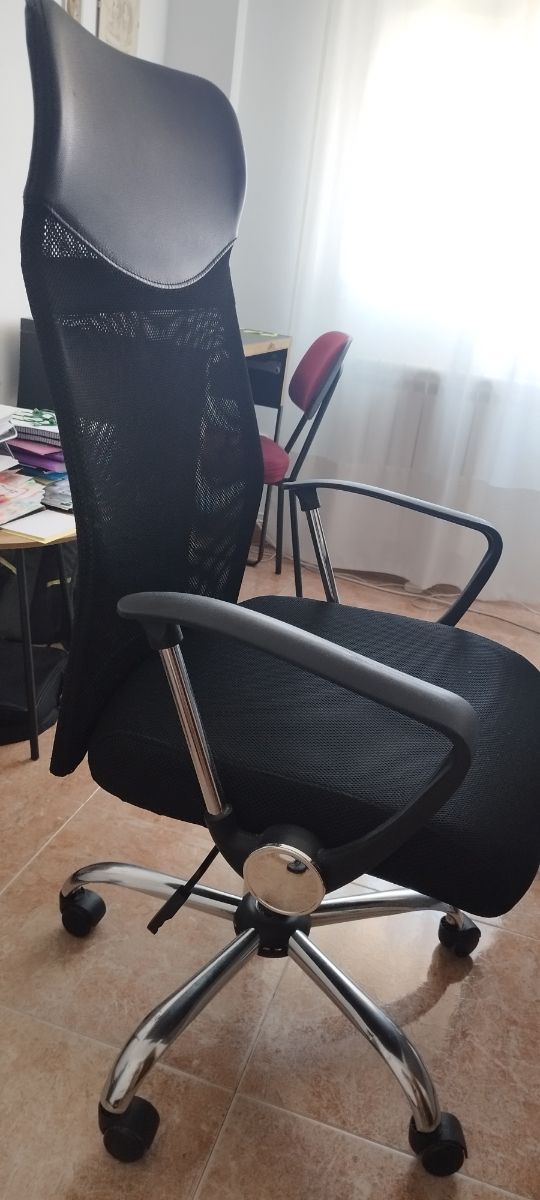 Silla oficina giratoria negra