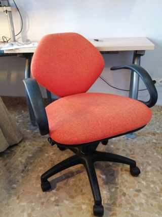 Sillón escritorio naranja y negro