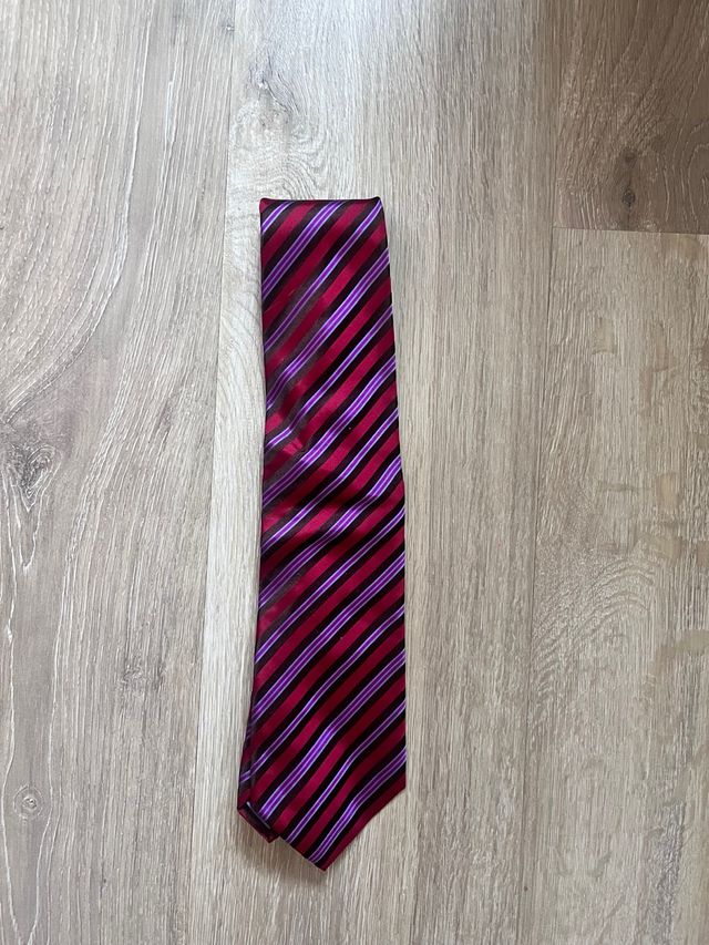 Corbata BOSS | Rayas rojas y moradas