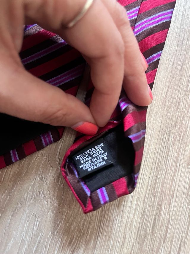 Corbata BOSS | Rayas rojas y moradas