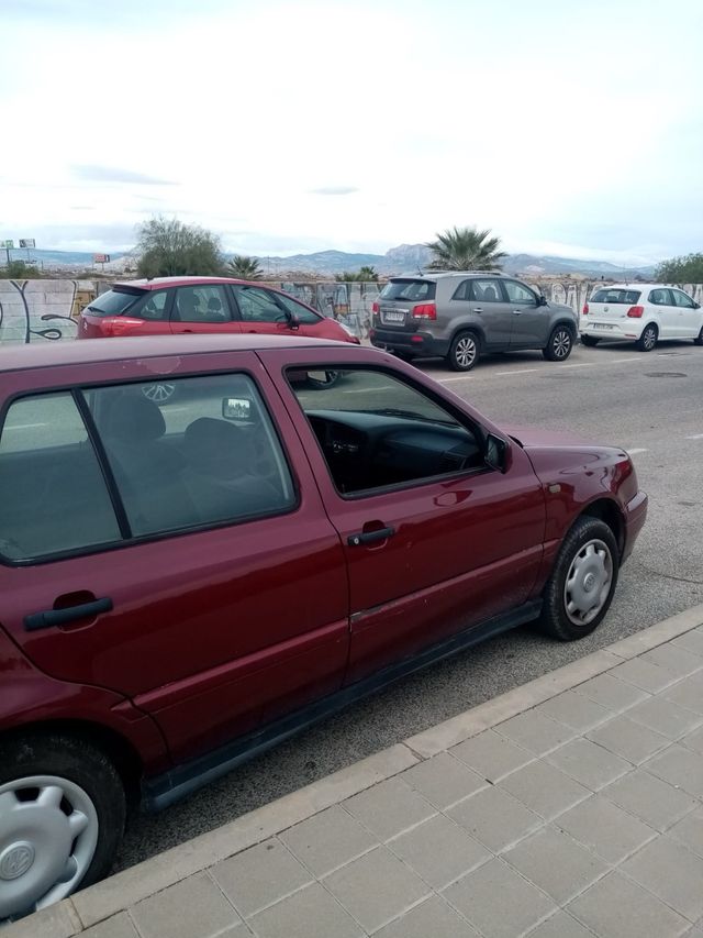Volkswagen Vento rojo