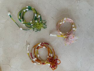 Chockers de flores con piedras y perlas
