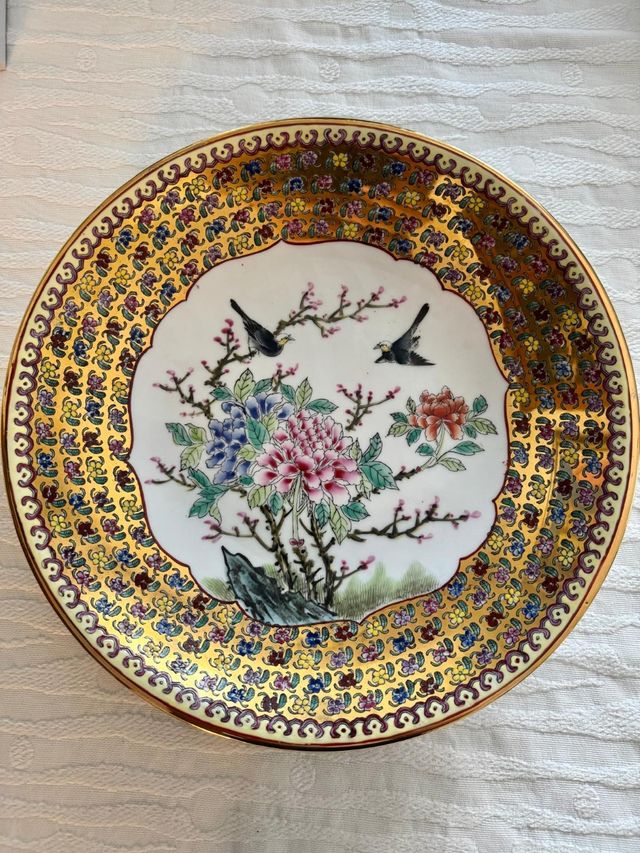 Bellissimo piatto di porcellana cinese