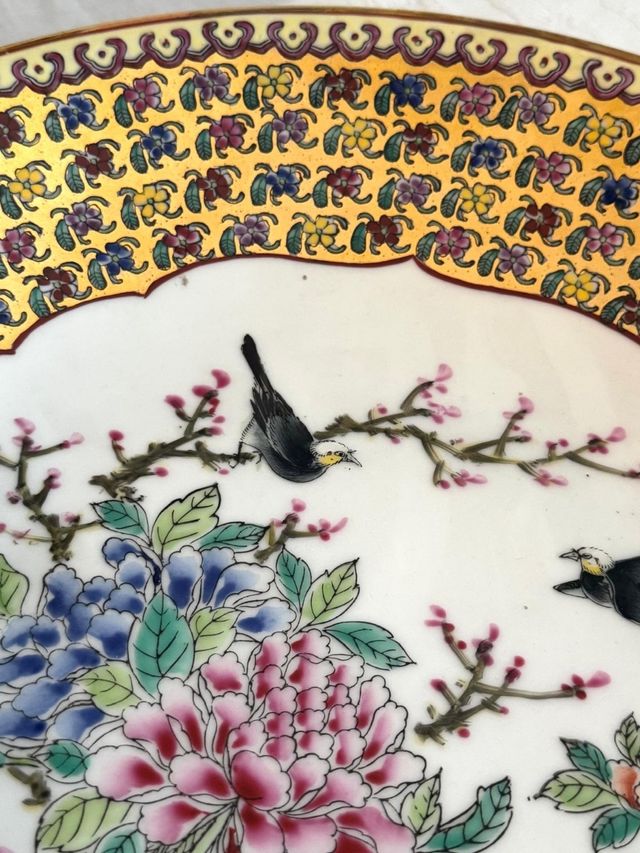 Bellissimo piatto di porcellana cinese