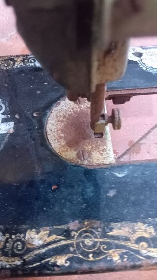 Macchina da cucire antica